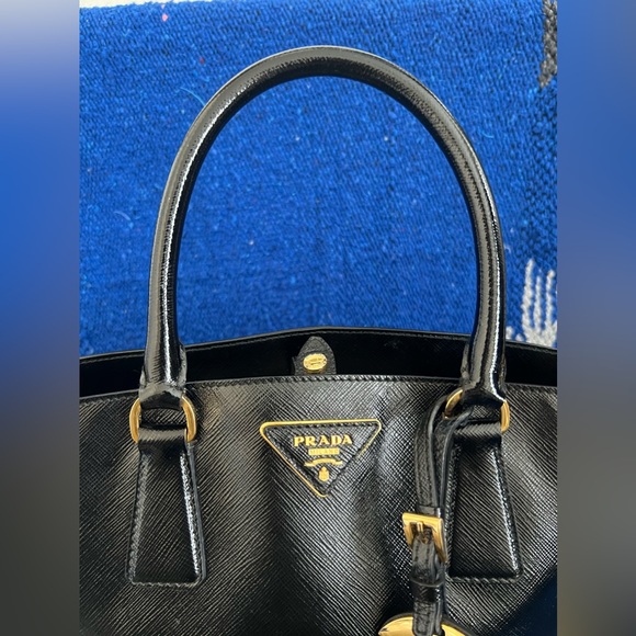 Prada Saffiano Vernice Bucket Bag, Nero - Picture 2 of 16